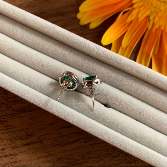 Green earrings - Picture 4 of 4